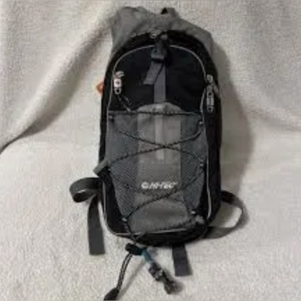 Brand New Hi-Tec NOVA Hydration Pack Model # HT2398